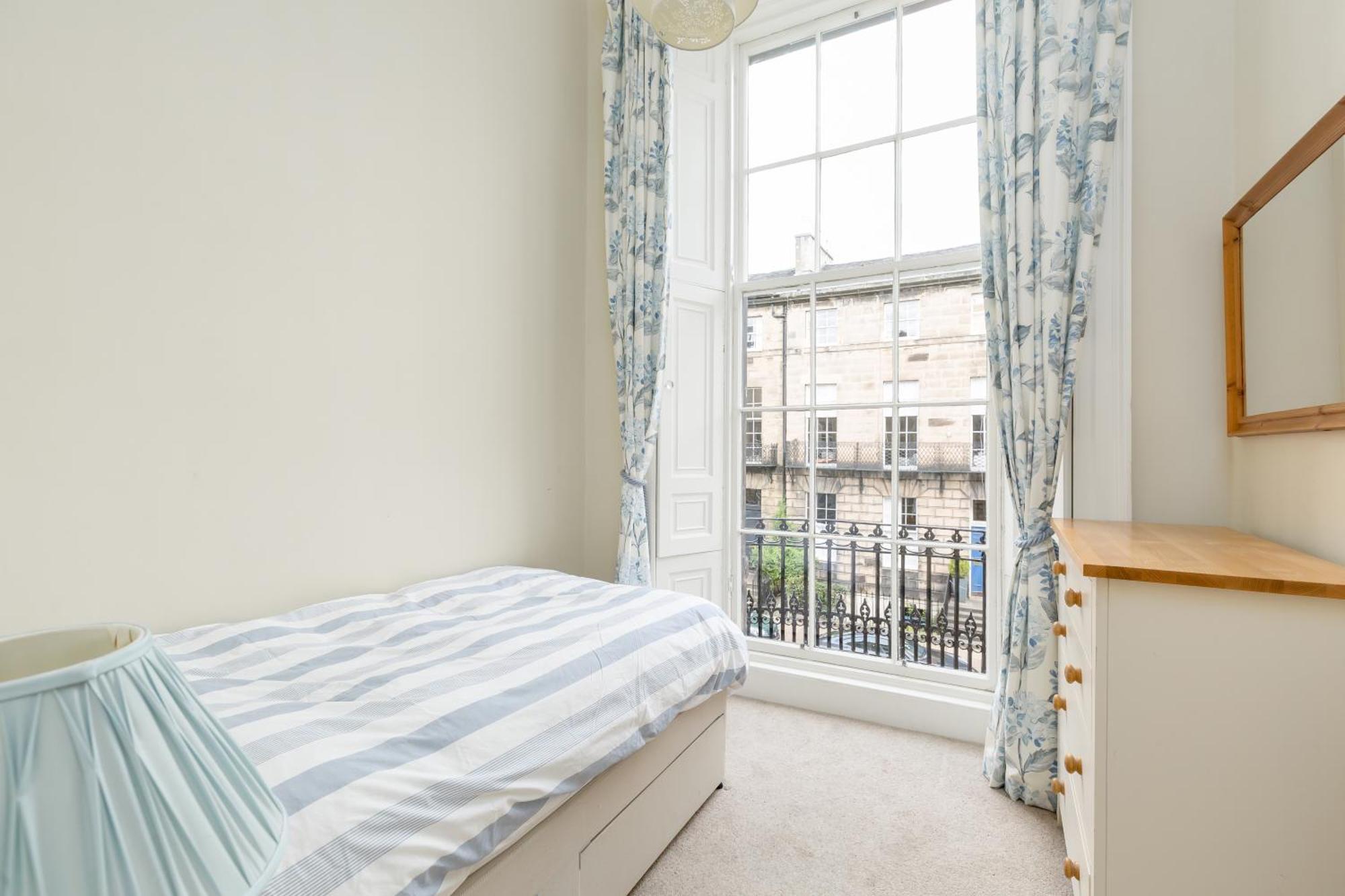 Light And Spacious 2 Bedroom Flat In Heart Of Эдинбург Экстерьер фото