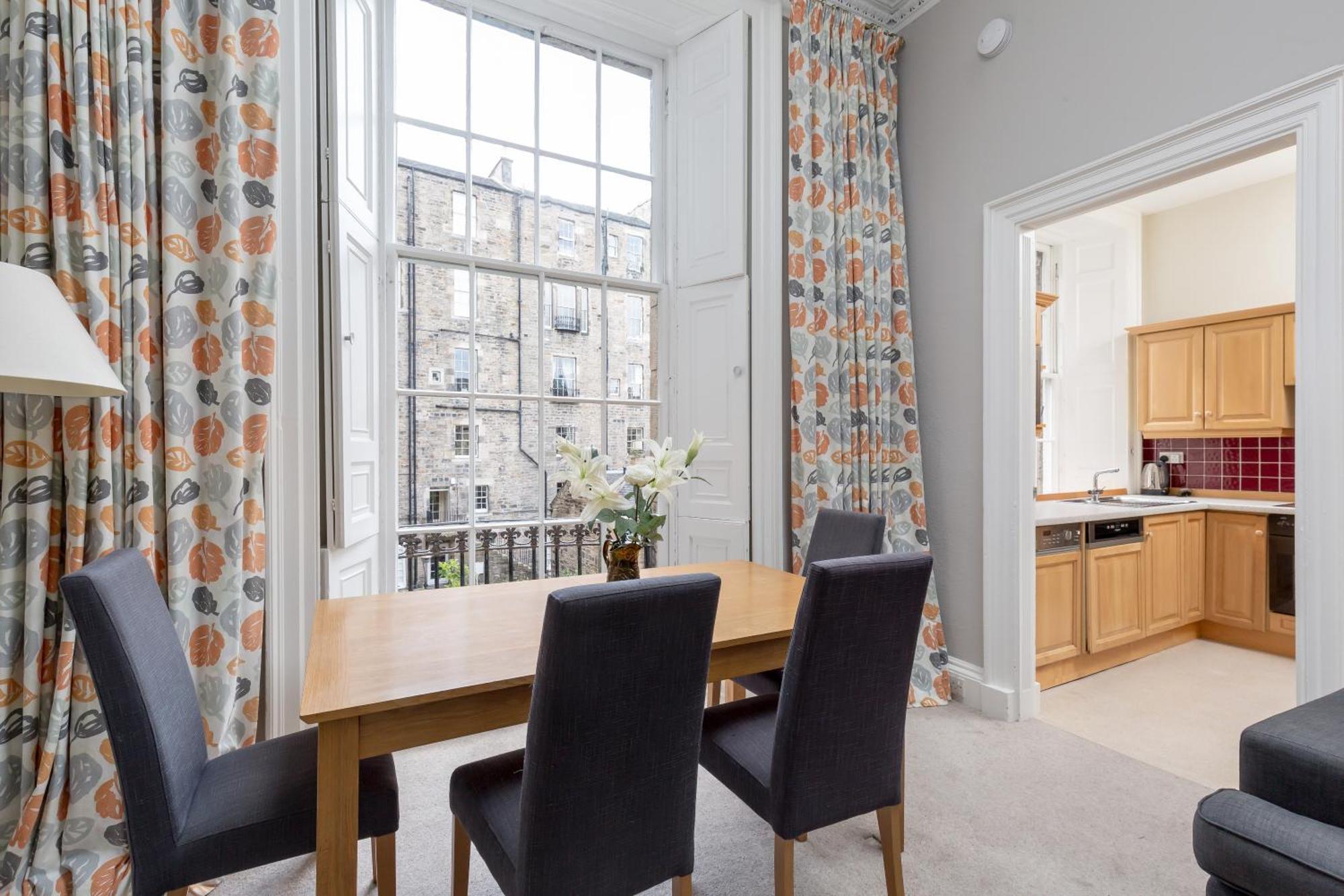 Light And Spacious 2 Bedroom Flat In Heart Of Эдинбург Экстерьер фото
